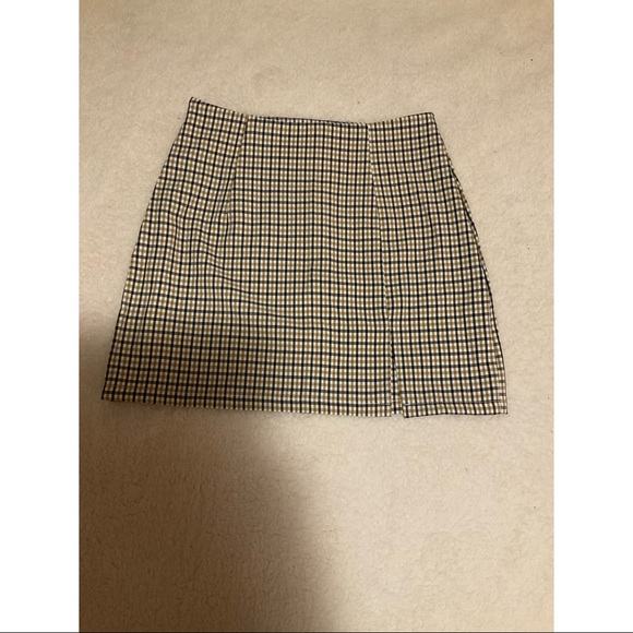 Mini skirts - Picture 3 of 8